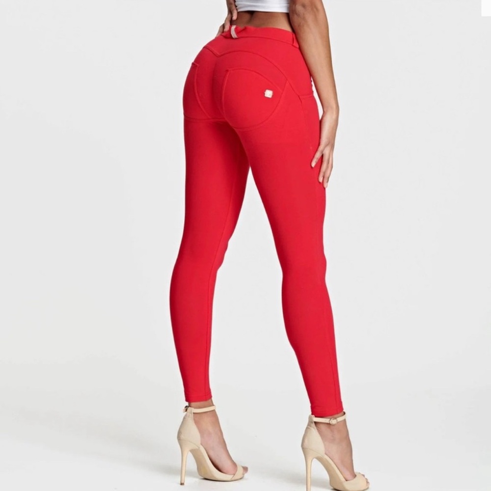 FREDDY 🔥BUTT LIFTING Red Skinny High-Waisted Pants. Super sexy and flattering 🔥